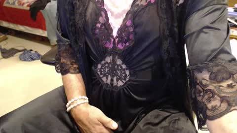 Snapshot of cammiecd chatting on October 28, 3:36 pm CammieCD online show from October 28, 3:36 pm