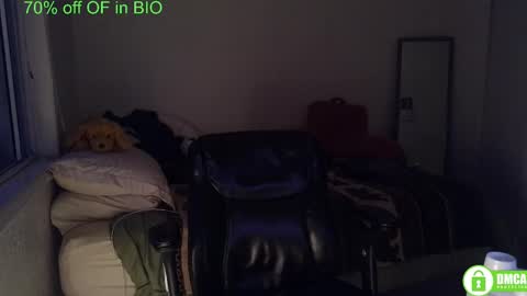 Snapshot of canadianstud18 chatting on February 20, 1:57 am Devon online show from February 20, 1:57 am