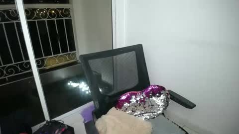 Snapshot of candacesxhot chatting on February 13, 4:22 am cumorsmooke online show from February 13, 4:22 am