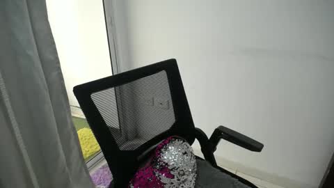 Snapshot of candacesxhot chatting on March 12, 9:03 pm cumorsmooke online show from March 12, 9:03 pm