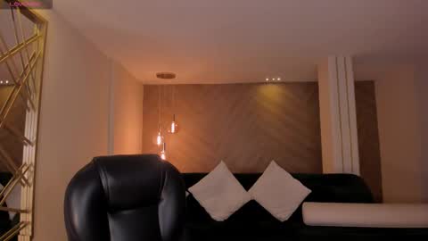 Snapshot of candaserussell chatting on March 4, 3:01 am Candanse R online show from March 4, 3:01 am