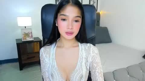 candiceferragamo online show from January 10, 3:25 pm