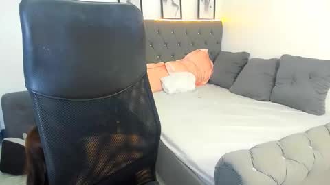 candiceferragamo online show from February 12, 3:18 pm