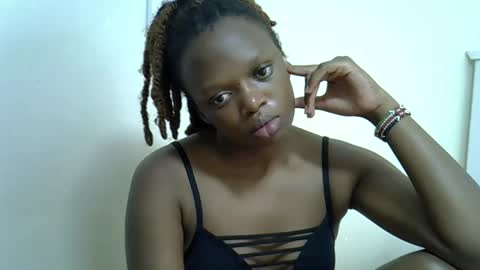 Snapshot of candiemaya chatting on May 1, 11:04 am candiemaya online show from May 1, 11:04 am