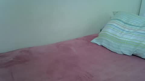 Snapshot of candiemaya chatting on May 2, 8:19 am candiemaya online show from May 2, 8:19 am