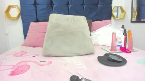 Snapshot of candy_big_tits18 chatting on October 22, 12:22 am candy_big_tits18 online show from October 22, 12:22 am