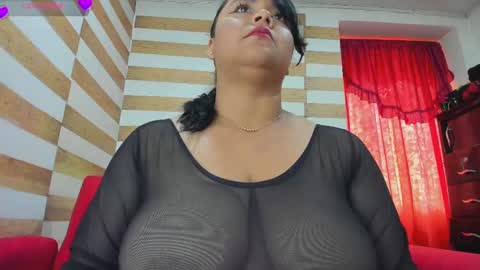Snapshot of candy_browm1 chatting on February 17, 12:48 pm Candy Brown online show from February 17, 12:48 pm