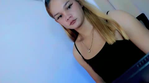 Snapshot of candy_cockxxx chatting on February 18, 2:18 am candy_cockxxx online show from February 18, 2:18 am