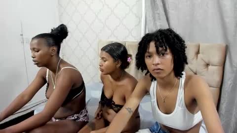 Snapshot of candy_ebony18_ chatting on October 5, 1:09 pm candy_ebony18_ online show from October 5, 1:09 pm