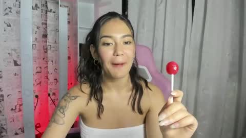 Snapshot of candy_hes chatting on December 4, 11:57 pm Nickol online show from December 4, 11:57 pm