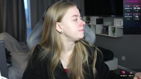 Snapshot of candy_meggie chatting on December 3, 7:32 am Megan online show from December 3, 7:32 am