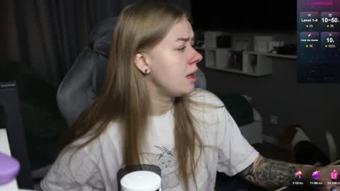 Snapshot of candy_meggie chatting on December 7, 11:07 am Megan online show from December 7, 11:07 am