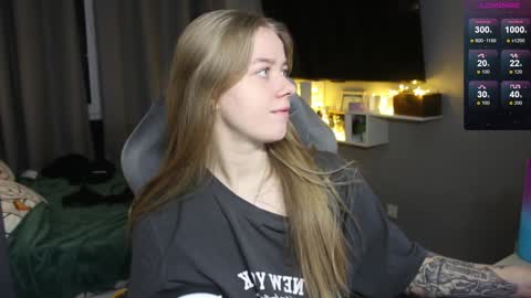 Snapshot of candy_meggie chatting on December 18, 6:14 pm Megan online show from December 18, 6:14 pm