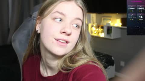 Snapshot of candy_meggie chatting on January 5, 5:09 pm Megan online show from January 5, 5:09 pm