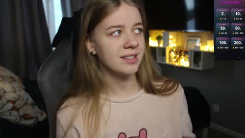 Snapshot of candy_meggie chatting on January 12, 10:56 am Megan online show from January 12, 10:56 am