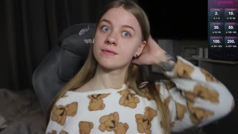 Snapshot of candy_meggie chatting on January 20, 5:27 pm Megan online show from January 20, 5:27 pm