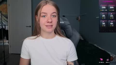 Snapshot of candy_meggie chatting on September 12, 7:41 am Megan online show from September 12, 7:41 am