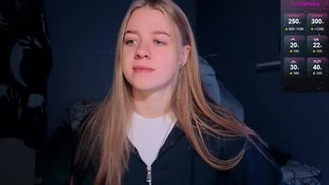 Snapshot of candy_meggie chatting on September 28, 5:18 pm Megan online show from September 28, 5:18 pm