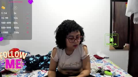 Snapshot of candy_val chatting on January 18, 5:11 am candy_val online show from January 18, 5:11 am