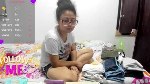 Snapshot of candy_val chatting on February 2, 7:07 am candy_val online show from February 2, 7:07 am