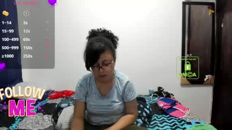Snapshot of candy_val chatting on April 17, 5:54 am candy_val online show from April 17, 5:54 am