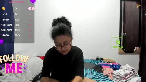 Snapshot of candy_val chatting on April 18, 6:06 am candy_val online show from April 18, 6:06 am