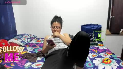Snapshot of candy_val chatting on April 22, 6:16 am candy_val online show from April 22, 6:16 am