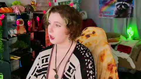 Snapshot of candy_yeahh chatting on July 14, 1:08 am Mary online show from July 14, 1:08 am