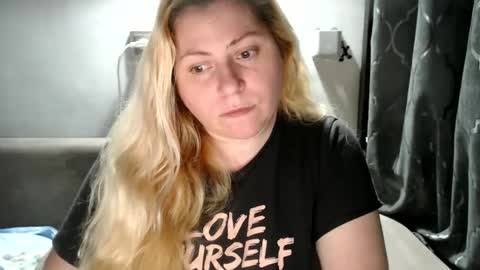 Laura online show from February 20, 7:30 pm