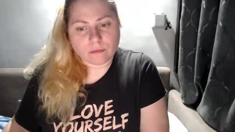 Laura online show from February 20, 10:59 pm