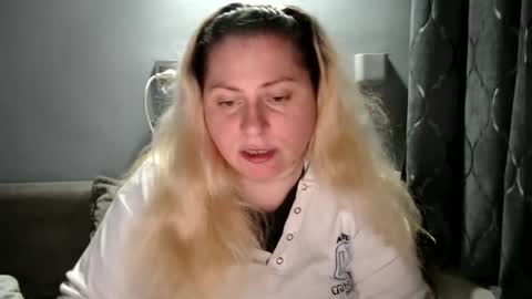 Laura online show from October 12, 4:28 pm