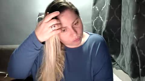 Laura online show from October 25, 7:41 pm