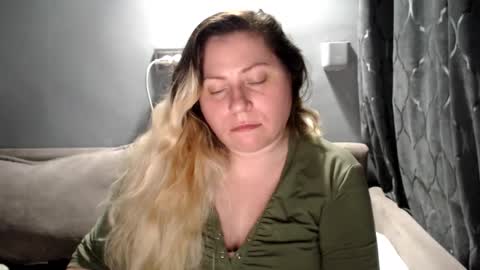 Laura online show from March 22, 2:59 am