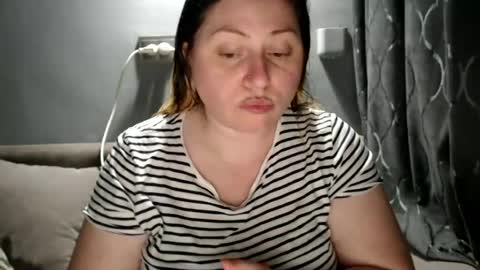 Laura online show from June 19, 7:39 pm