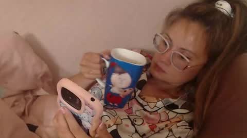 Snapshot of candylady136 chatting on June 20, 3:04 pm say meow and send tip online show from June 20, 3:04 pm