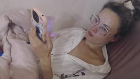 Snapshot of candylady136 chatting on July 12, 10:17 am say meow and send tip online show from July 12, 10:17 am