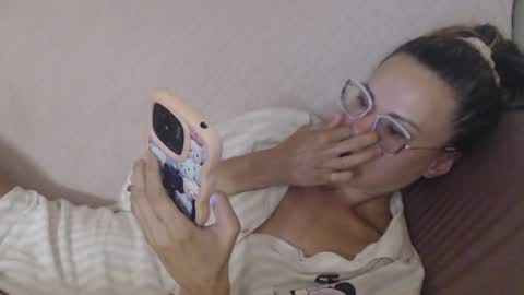 Snapshot of candylady136 chatting on July 18, 4:33 pm say meow and send tip online show from July 18, 4:33 pm