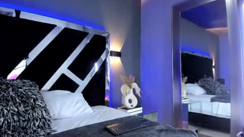 candyluxury_ online show from February 5, 11:39 pm