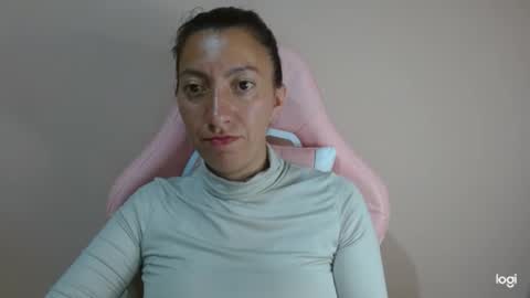 Snapshot of candymilfff chatting on February 20, 8:42 pm candymilfff online show from February 20, 8:42 pm