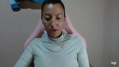 Snapshot of candymilfff chatting on March 6, 10:17 pm candymilfff online show from March 6, 10:17 pm