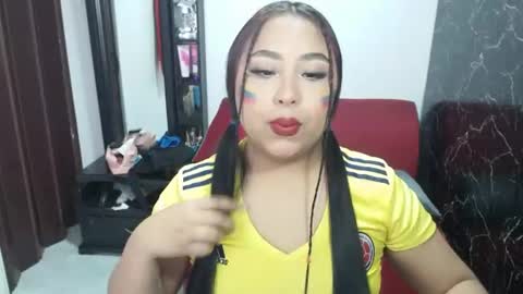 Snapshot of candyplayass chatting on June 17, 1:01 pm candyplayass online show from June 17, 1:01 pm