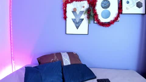 Isabella online show from December 13, 5:43 pm