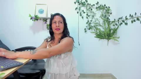 canelaa___ online show from October 6, 2:36 pm