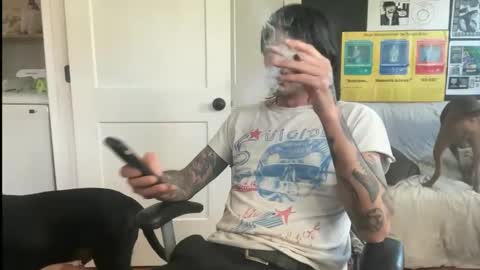 Snapshot of cantleavethehouse chatting on February 1, 10:19 pm cantleavethehouse online show from February 1, 10:19 pm