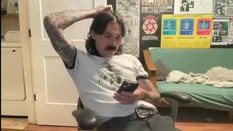 Snapshot of cantleavethehouse chatting on March 4, 8:09 am cantleavethehouse online show from March 4, 8:09 am