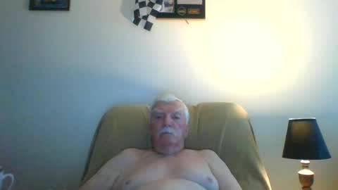Snapshot of capecod21 chatting on June 28, 11:27 am capecod21 online show from June 28, 11:27 am