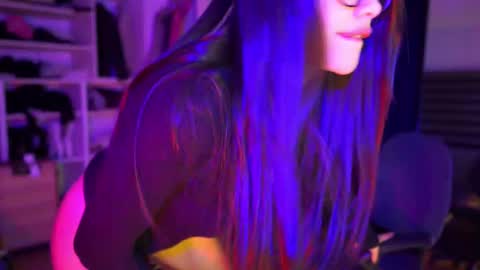 Snapshot of capriciousqueen chatting on October 8, 3:15 am Miyah online show from October 8, 3:15 am