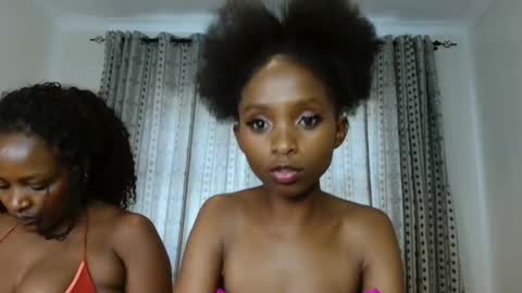 Snapshot of carababey chatting on February 15, 12:33 pm carababey online show from February 15, 12:33 pm