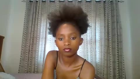 Snapshot of carababey chatting on February 23, 8:28 am carababey online show from February 23, 8:28 am