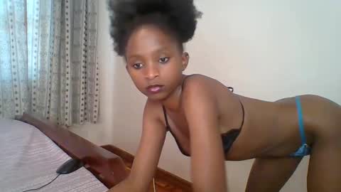 Snapshot of carababey chatting on February 24, 12:26 pm carababey online show from February 24, 12:26 pm